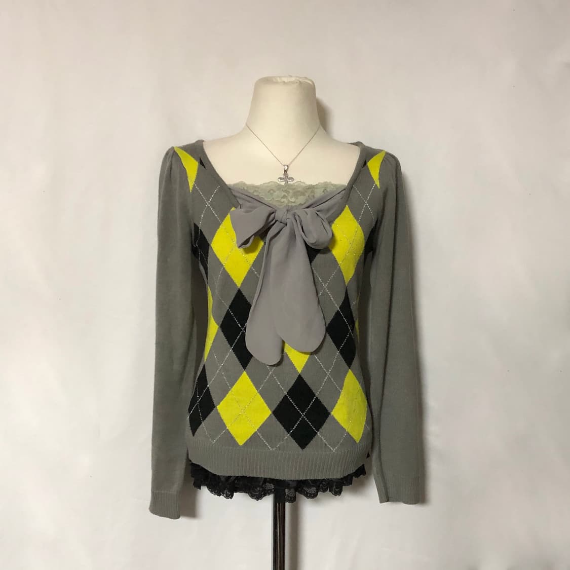 리본 레이스 로걀 아가일 니트 탑 그레이 상품이미지3