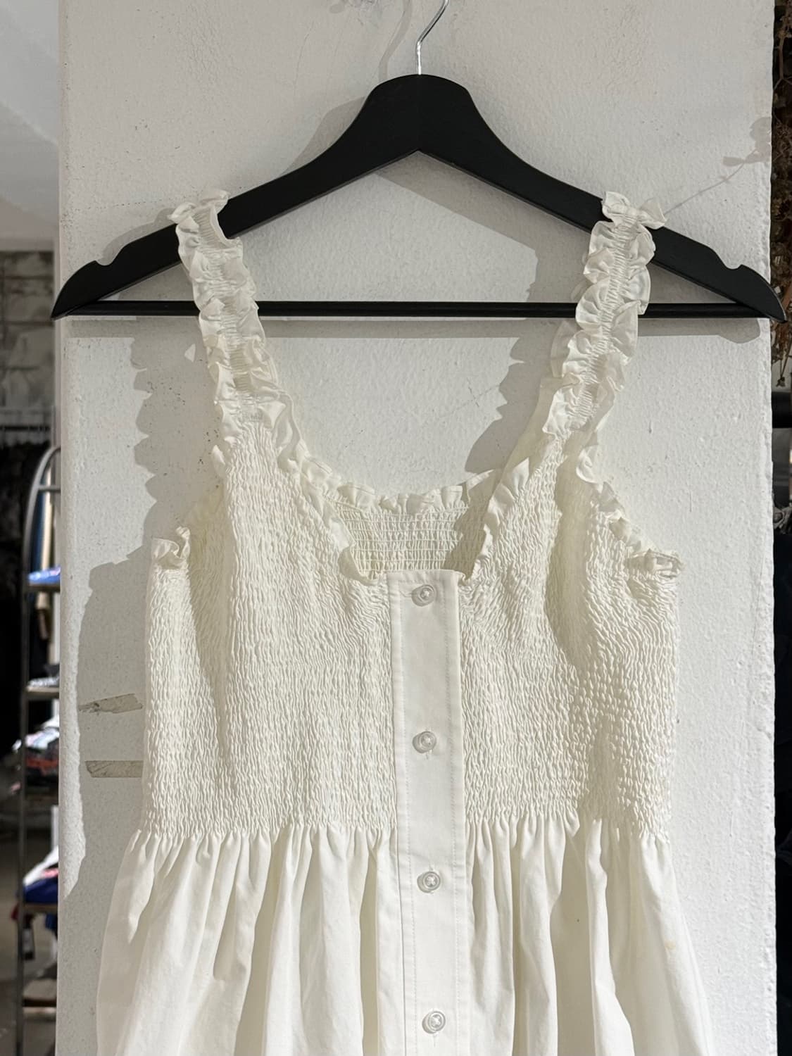 알렉산더 왕 화이트 스모킹 버튼 슬리브리스 블라우스 상품이미지2