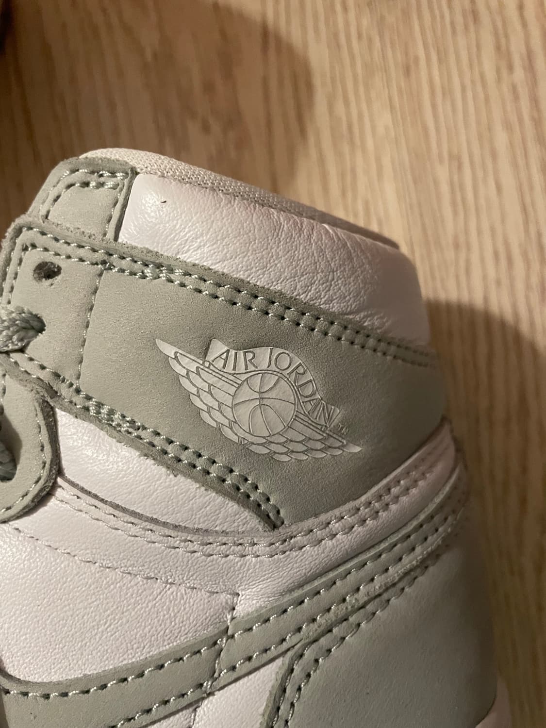 (W)조던 1 레트로 하이 씨폼 판매합니다  사이즈 230 상품이미지4