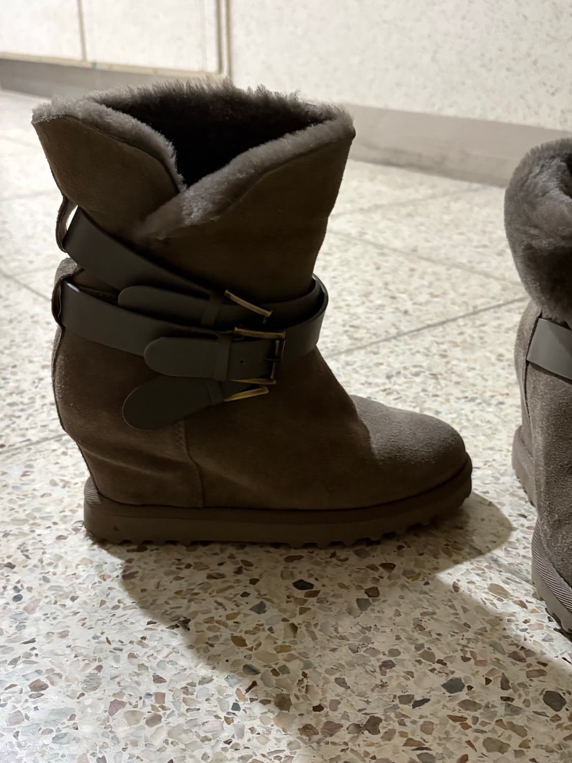 [36] Ash 아쉬 퍼 트리밍 투웨이 버클 부츠힐 상품이미지3