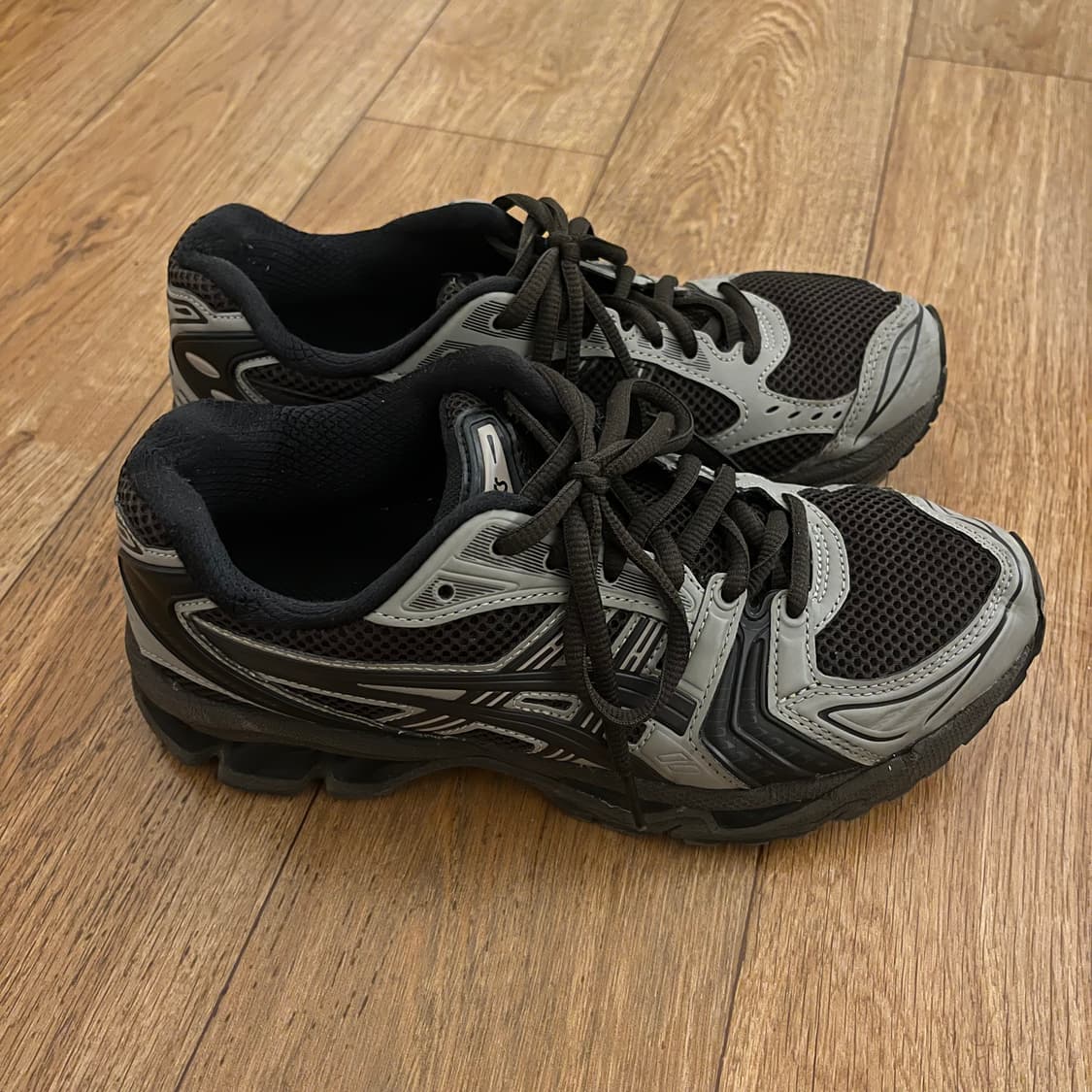 *판매중단예정* 245 아식스x아트모스x언더마이카 젤카야노 14 페퍼블랙 상품이미지2