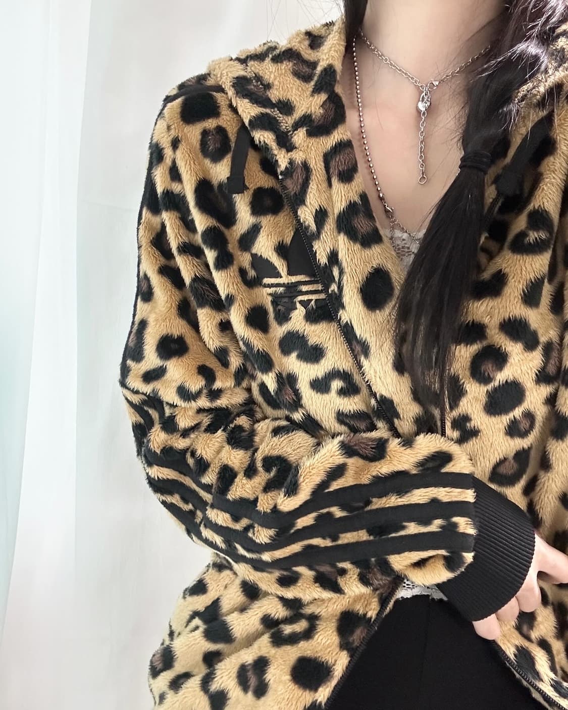 아디다스 빅로고 레오파드 쉐르파 후디 상품이미지7