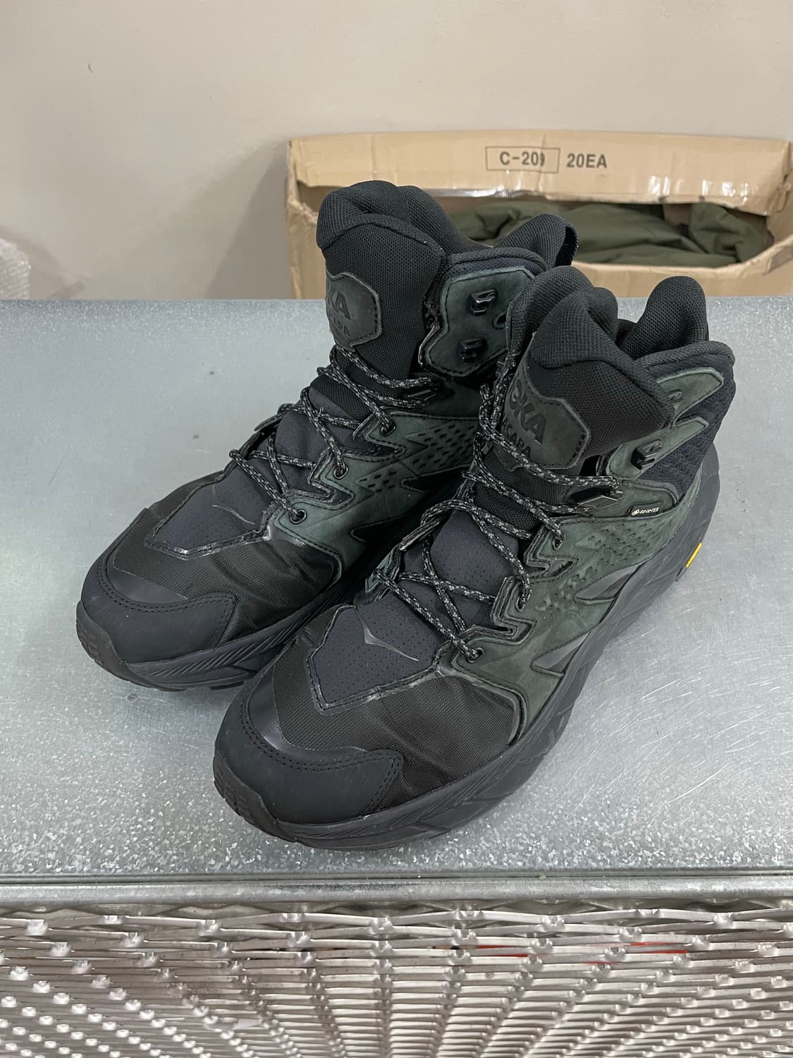 호카오네오네 아나카파 미드 GTX 트레킹화 280 상품이미지2