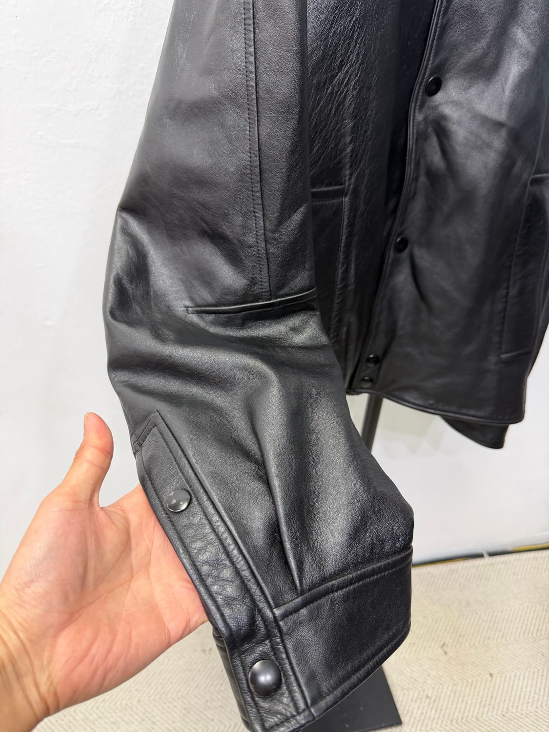 정품) 솔리드옴므 23ss 블랙 양가죽 레더 자켓 50(105) 상품이미지3