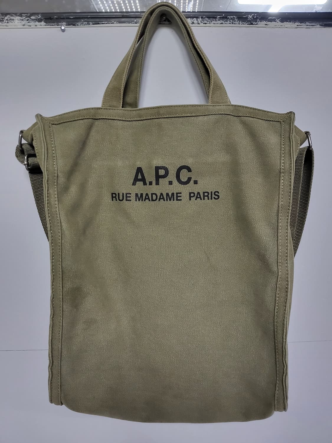 A.P.C. 크로스 겸 토트백 카키 상품이미지1