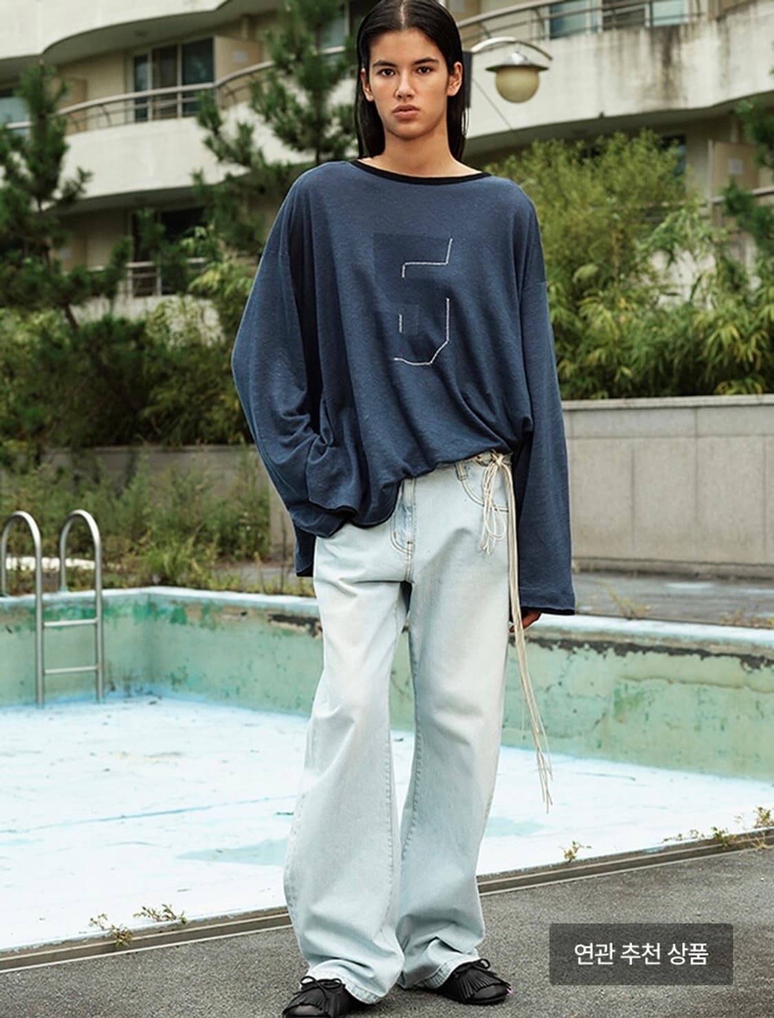 오픈와이와이 커브드 진스 라이트 블루 S 사이즈 상품이미지2