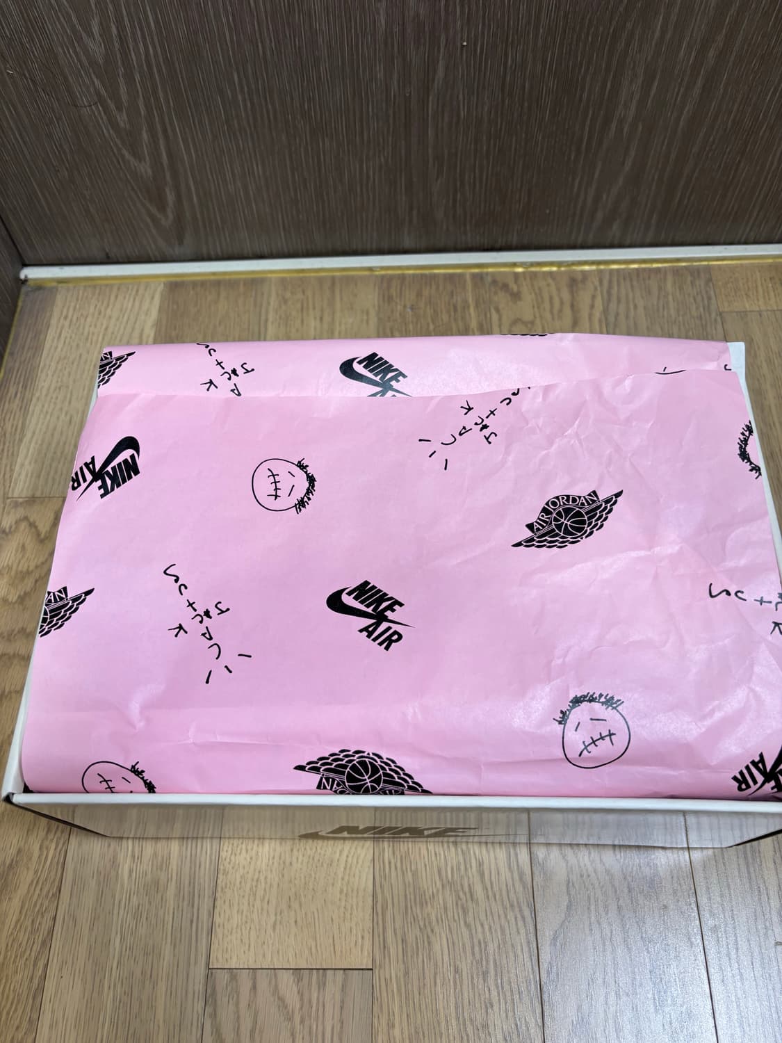 나이키 트래비스 스캇 리버스 올리브 상품이미지9