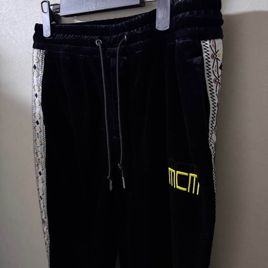엠씨엠 MCM 남성 벨벳 트레이닝 팬츠 하의 M (남성 33-34정도) 상품이미지2