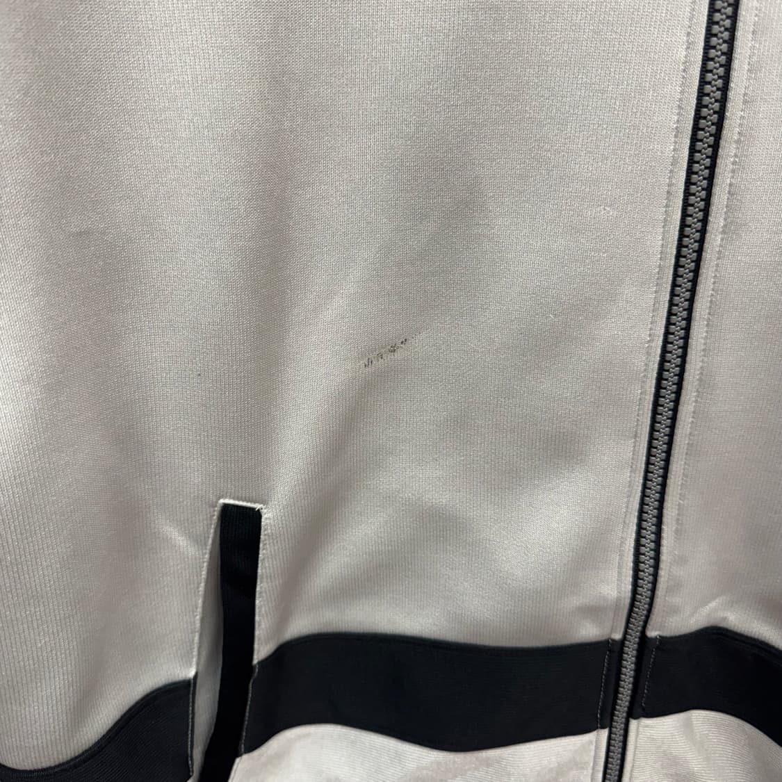 챔피온 어센틱 후드 집업 레터링 포인트 화이트 블랙 배색 상품이미지10