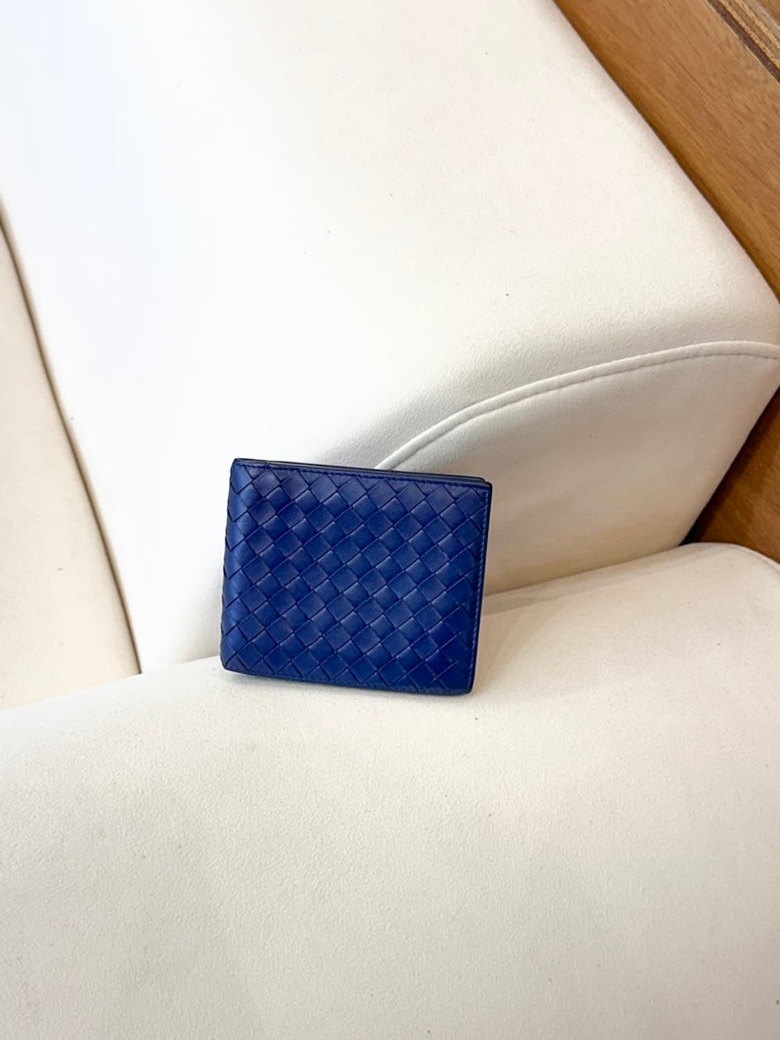 보테가베네타 인트레치아토 블루 레더 반지갑(정품) 상품이미지1