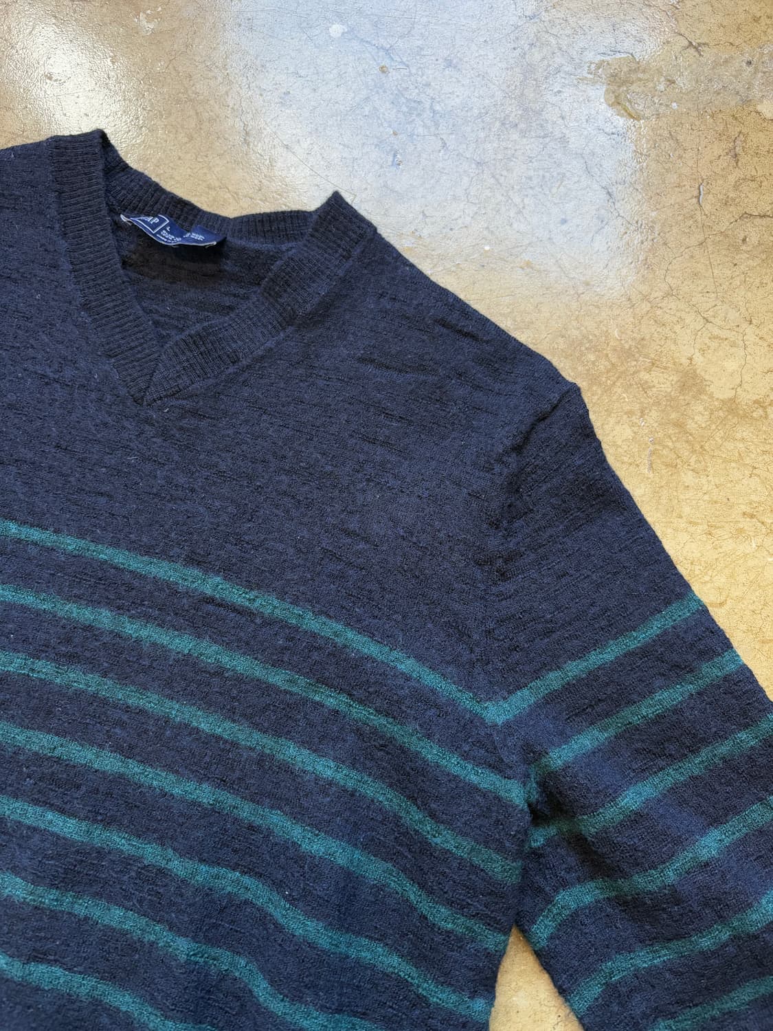 GAP 메리노 울 스트라이프 브이넥 니트 상품이미지4