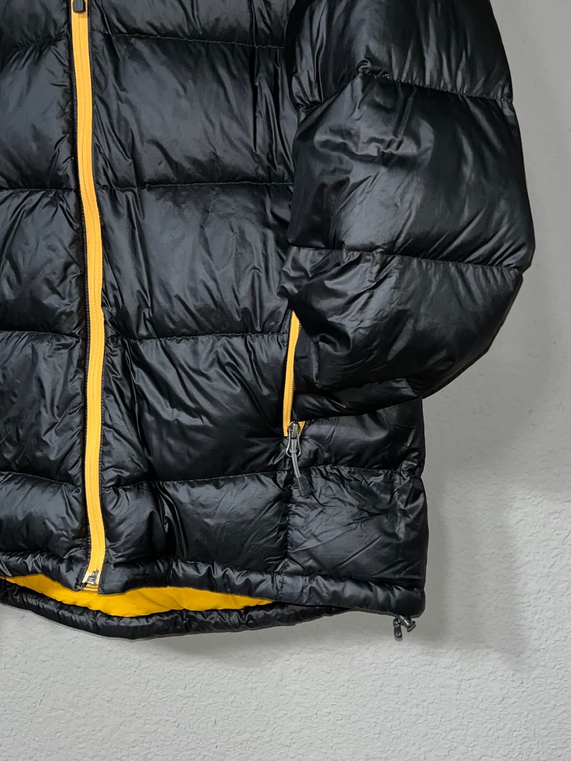 마운틴하드웨어 배색 패딩 상품이미지3