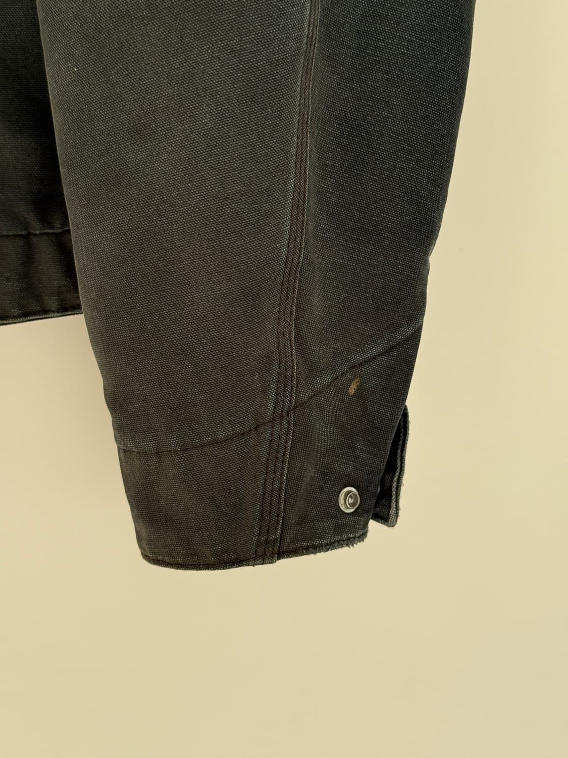 칼하트 디트로이트 J01 블랙 데미지 자켓 상품이미지3