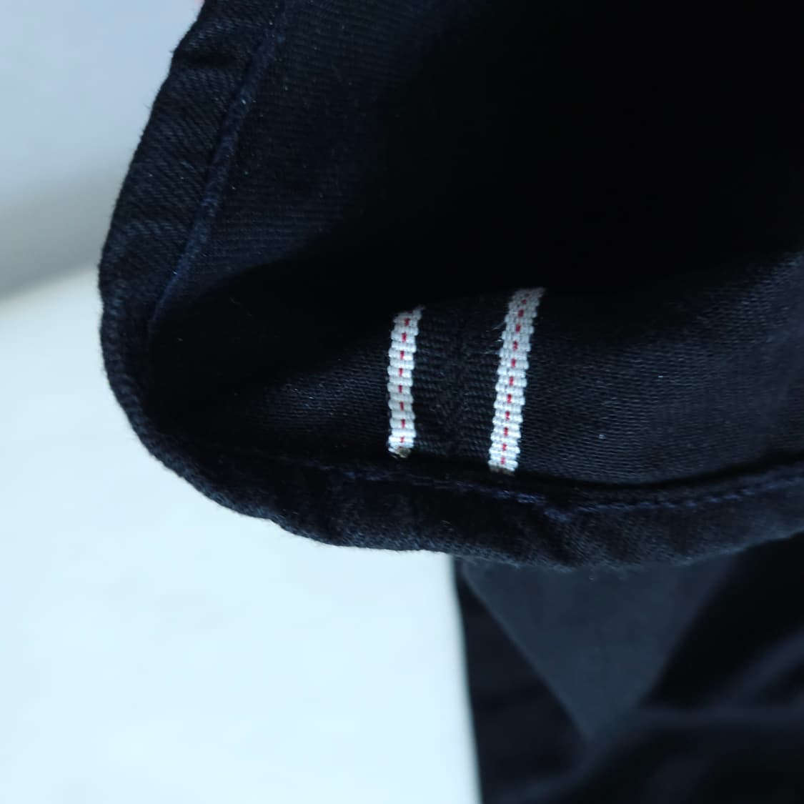 [32] 유니클로 +j 슬림핏 셀비지 진 블랙 상품이미지3