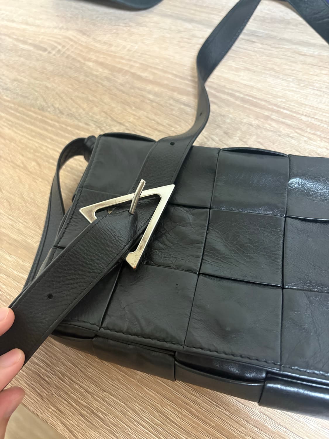 보테가베네타 카세트백 삼각 버클 상품이미지4