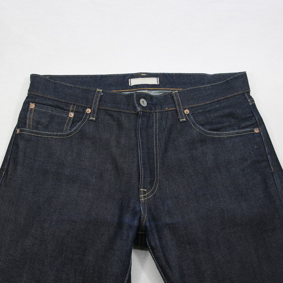 (착용컷) 유니클로 셀비지 진 (남성용 33.5) 상품이미지4