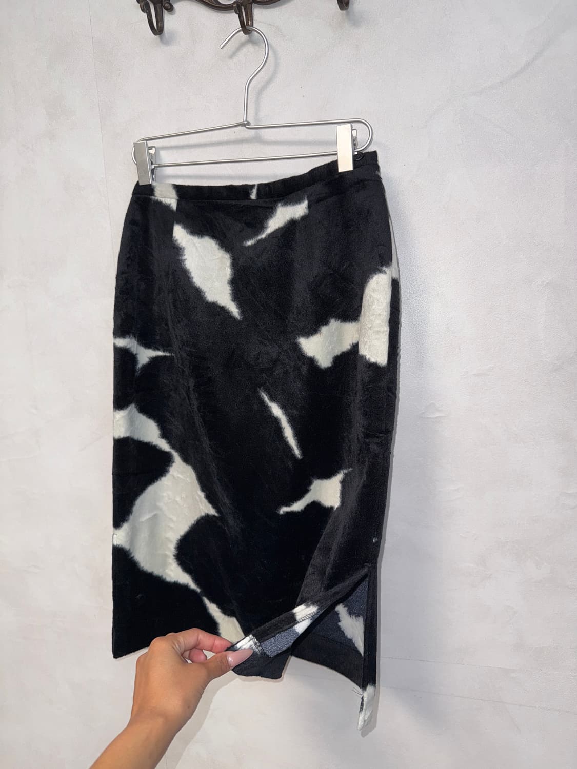 Black & white cow patterned fur slit sk 상품이미지2