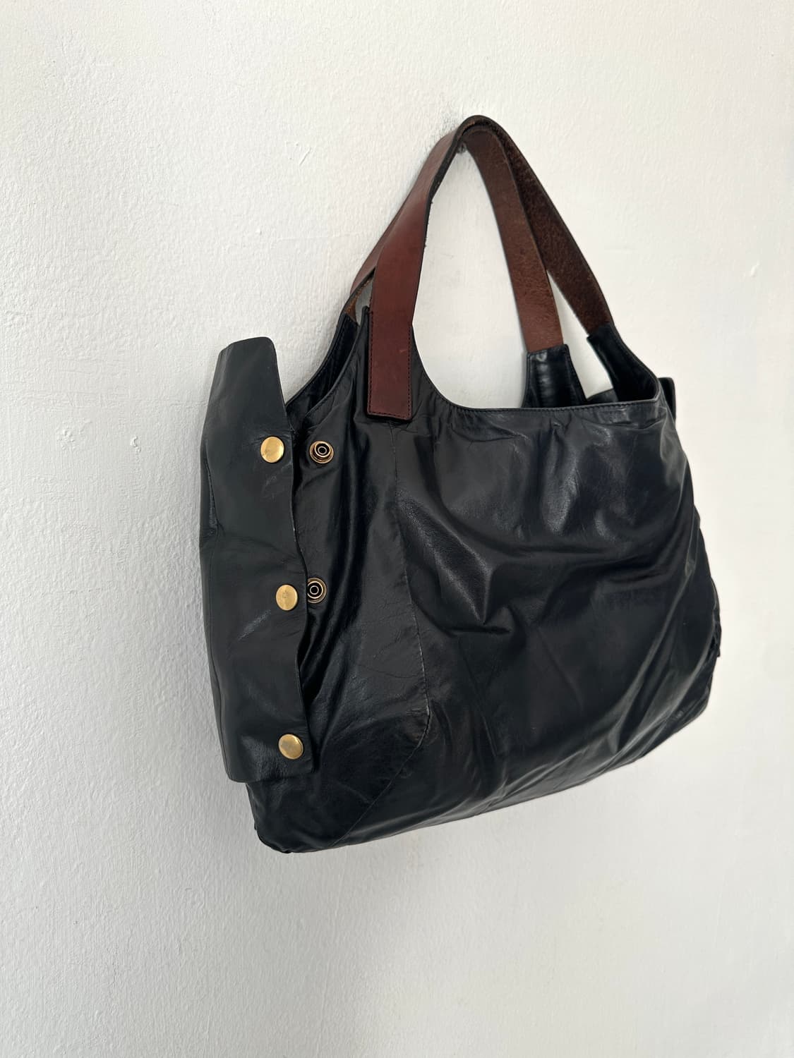 셀린느 왁스코팅 블랙 레더 숄더백 상품이미지5