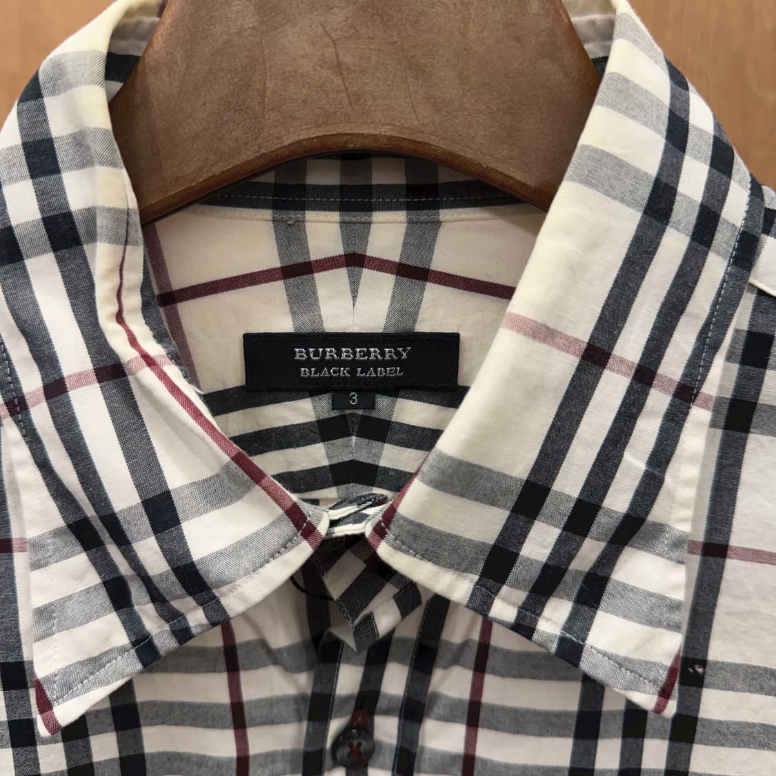 버버리 블랙 라벨 코튼 셔츠 체크 패턴 로고 자수 디테일 레귤러핏 화이트 상품이미지6