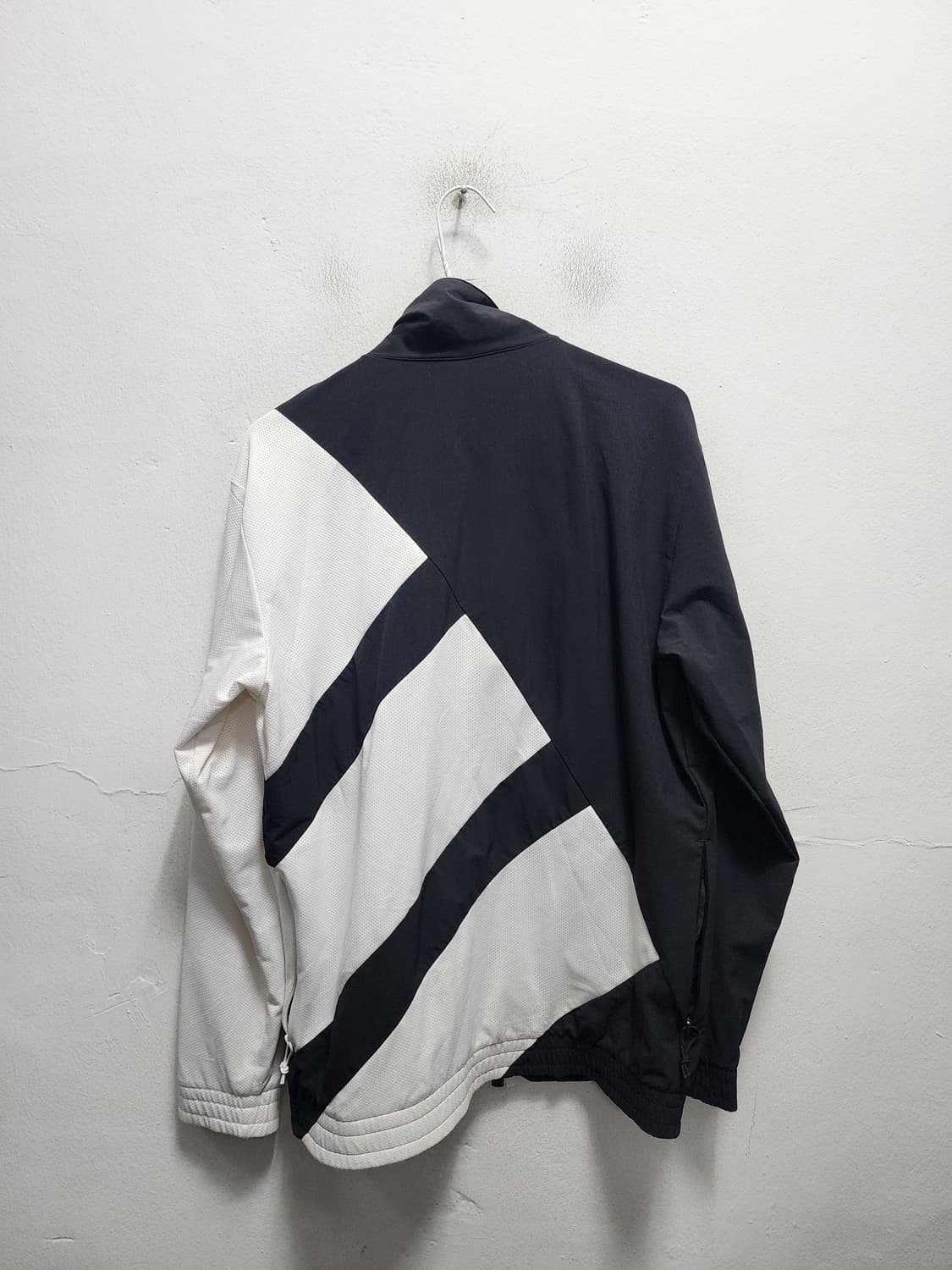 아디다스 이큅먼트 BOLD 바람막이  상품이미지2