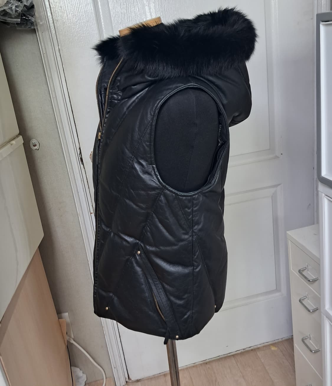 바네사브루노 블랙 폭스퍼 가죽 덕다운 패딩 베스트 조끼 36(44~55) 상품이미지2