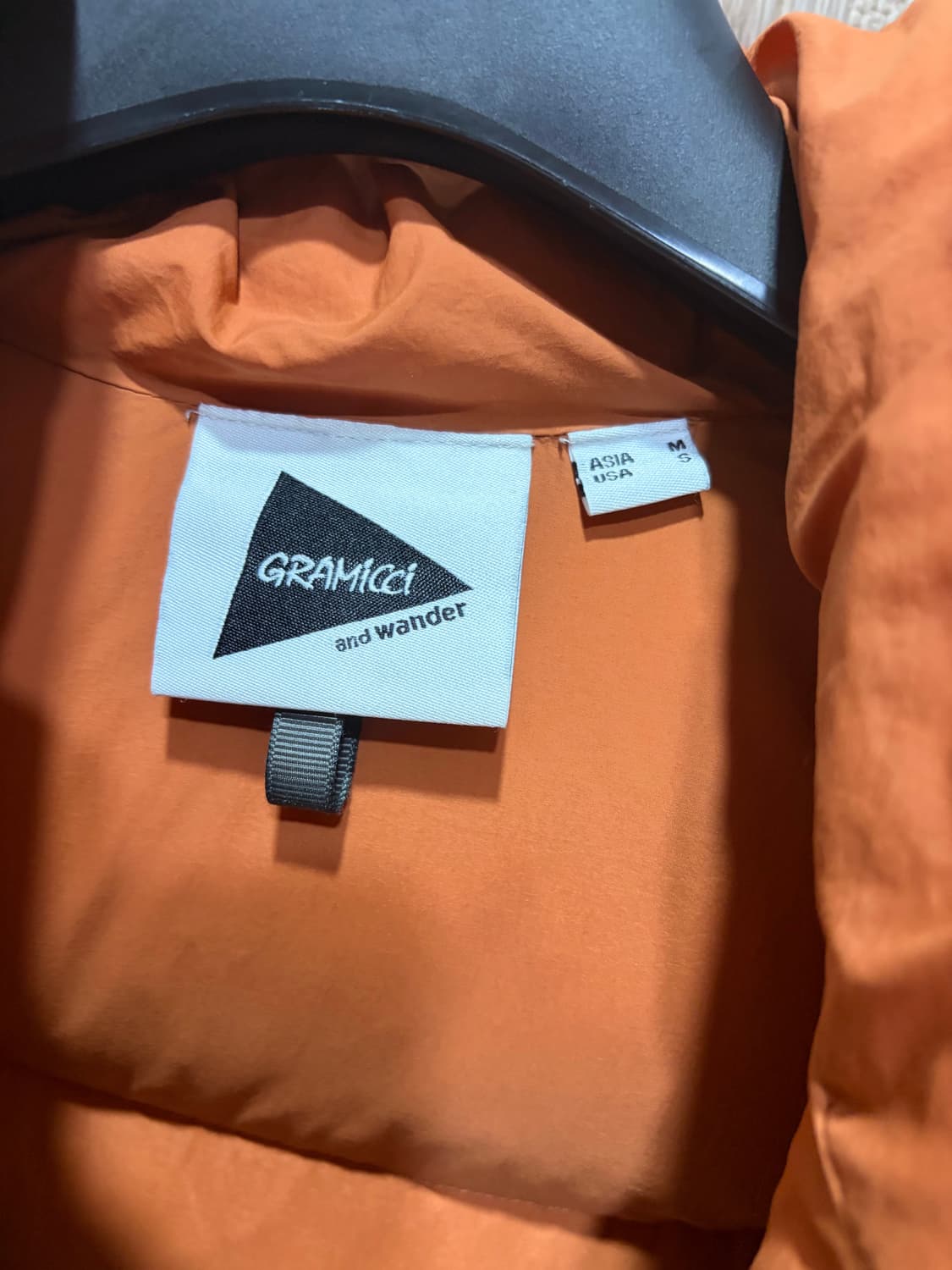 [M] 앤드원더 x 그라미치 구스 다운 패딩 오렌지 상품이미지3