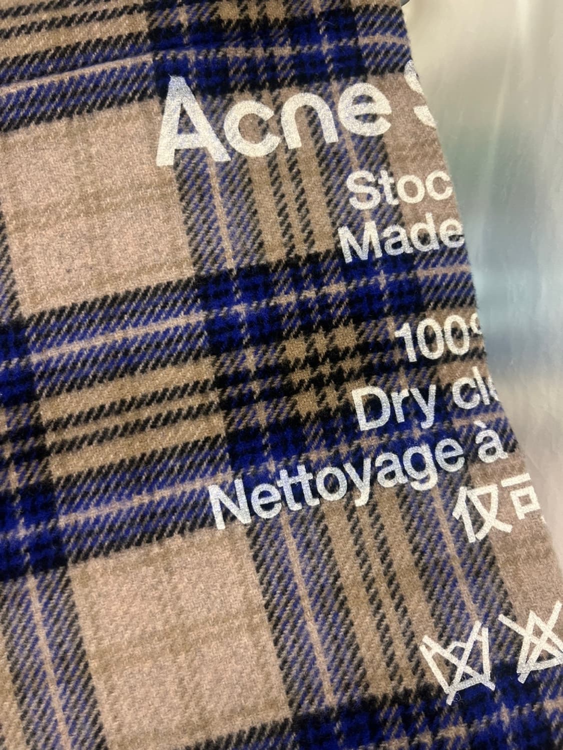 아크네 스튜디오 캐시어 체크 머플러 블루 베이지 상품이미지4