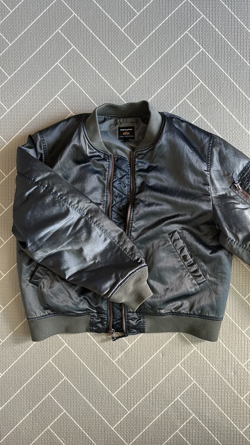 (25FW) 디스이즈네버댓 x 알파 인더스트리 MA-1 자켓 건메탈 상품이미지1
