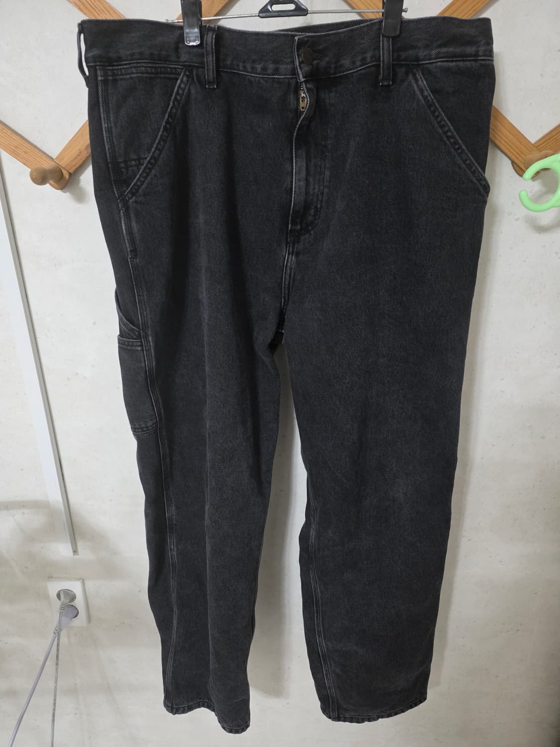 칼하트WIP 싱글 니 팬츠 스미스 블랙 스톤 워시드 상품이미지1