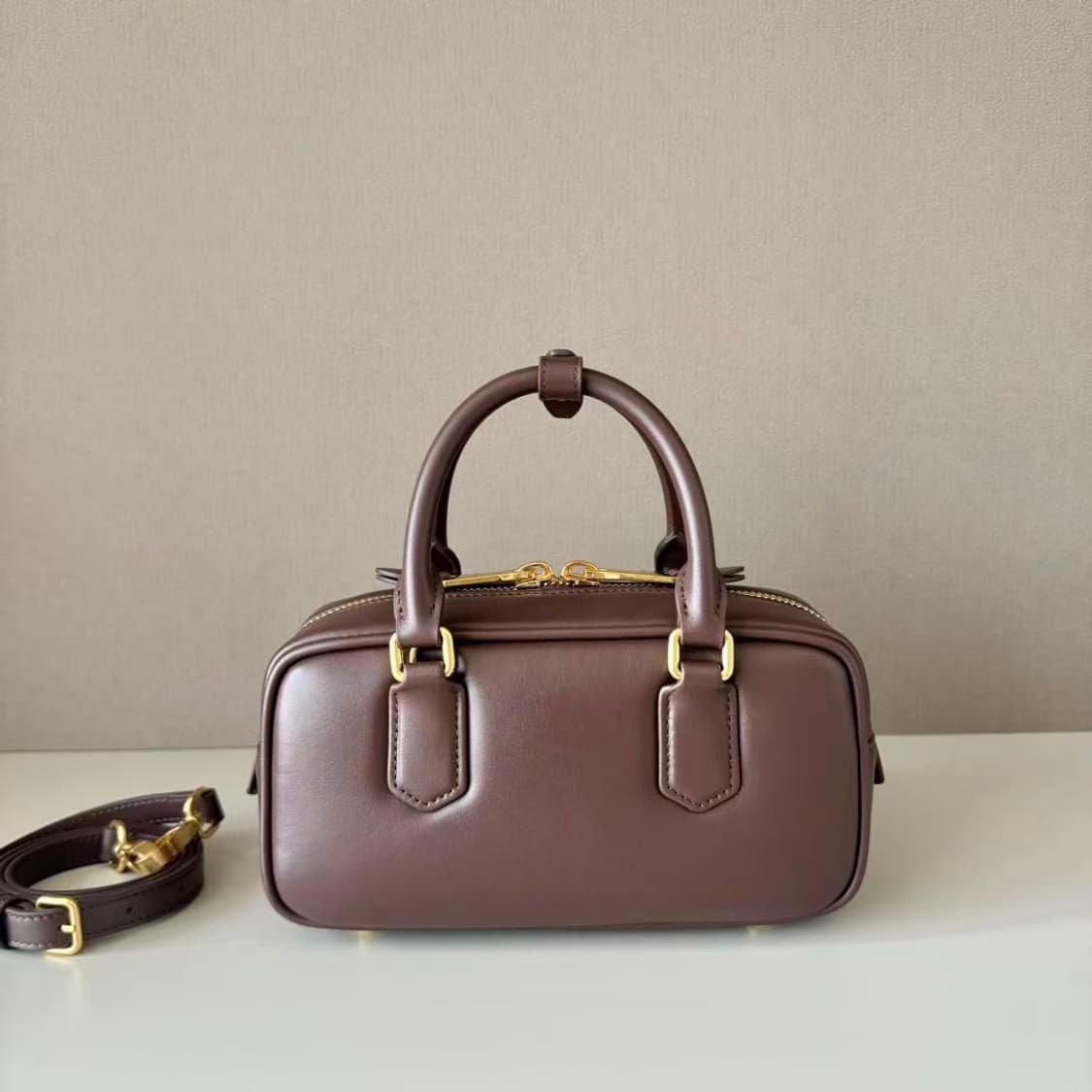 미우 미우 아르카디 레더 미니백 상품이미지3