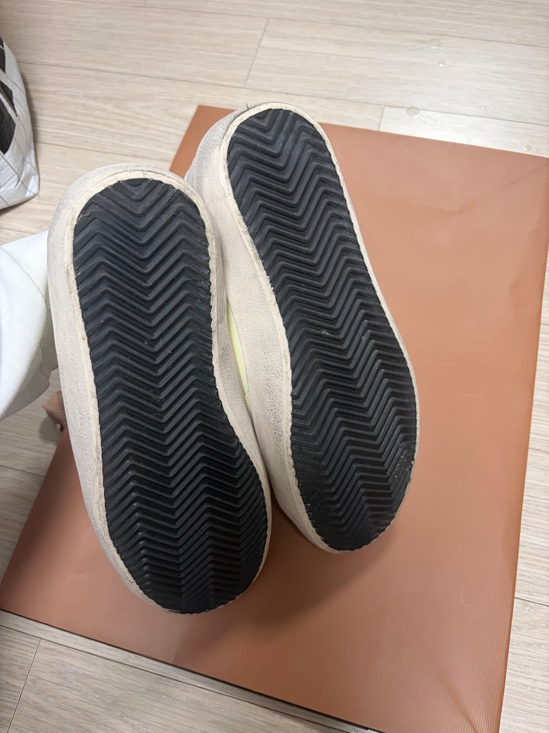 골든구스 스니커즈 상품이미지3