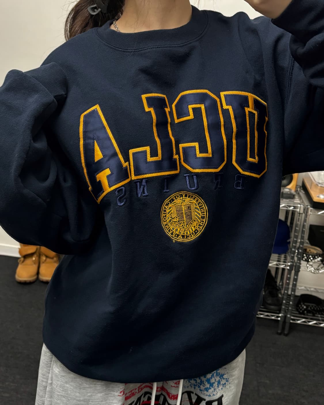 챔피온 00s UCLA 컬리지 로고 네이비 맨투맨 상품이미지3