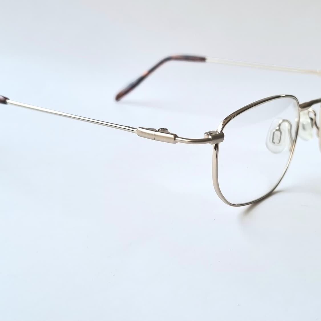 데드스탁 클래식의 정석 스퀘어메탈 안경테 555 상품이미지7