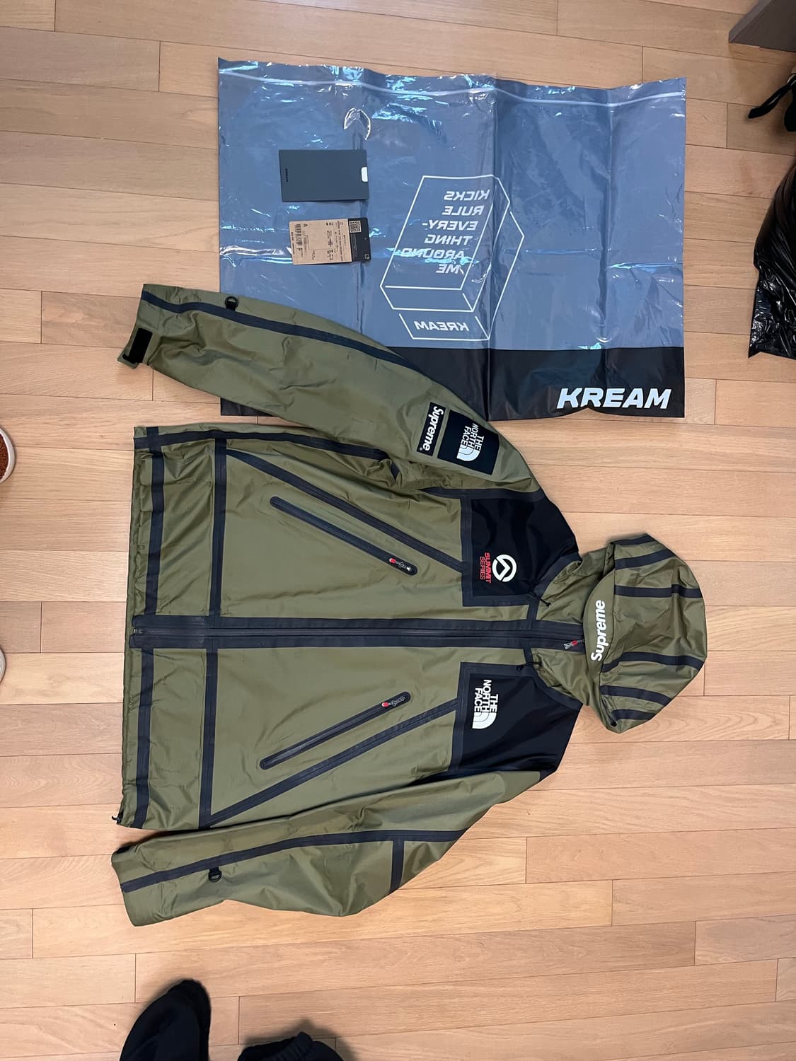 슈프림x노스페이스 테이프심자켓 L사이즈(크림상품) 상품이미지1