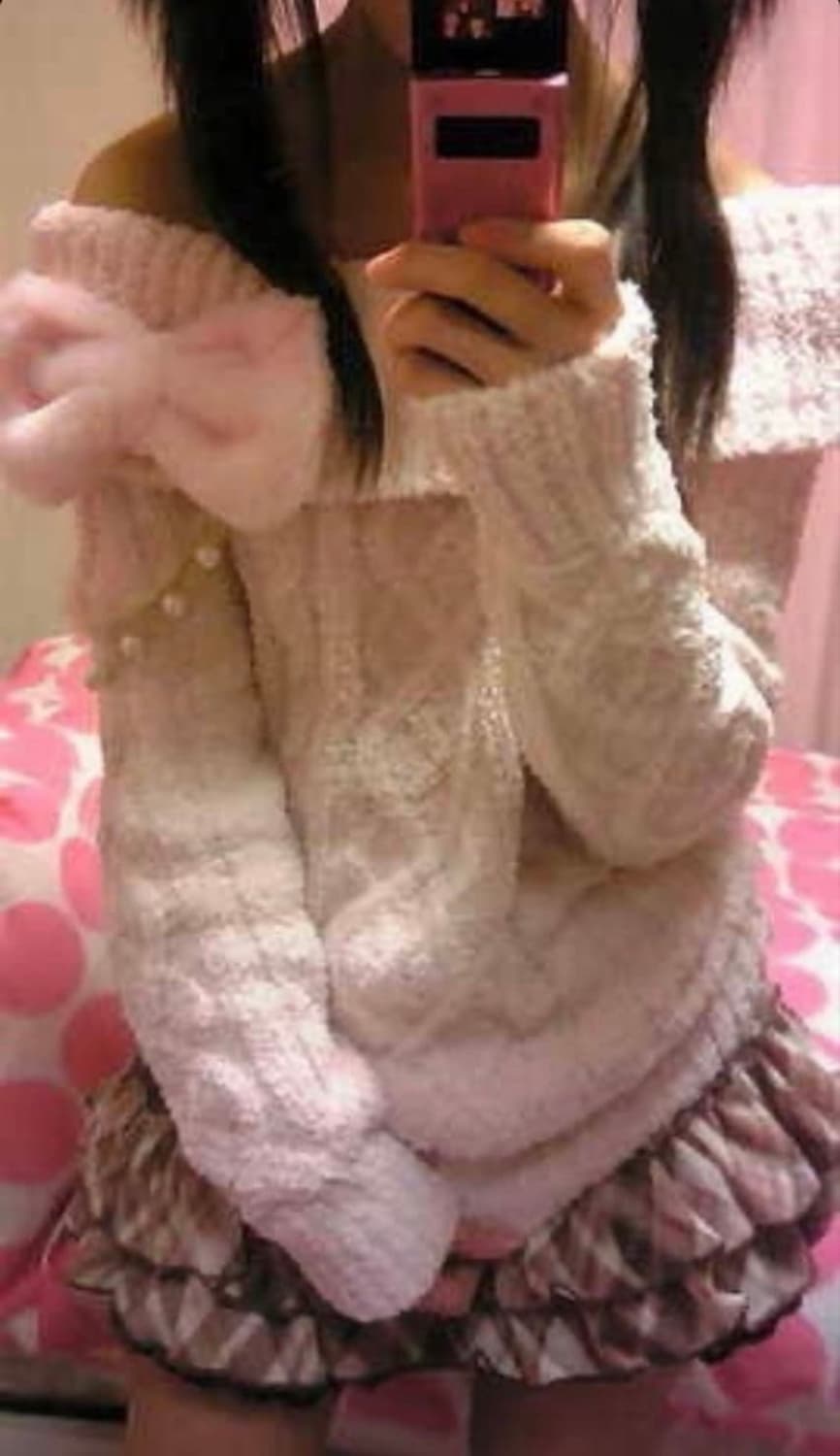 리즈리사 딸기우유 핑크 퍼리본 체인 오프숄더 핀터 니트 상품이미지1