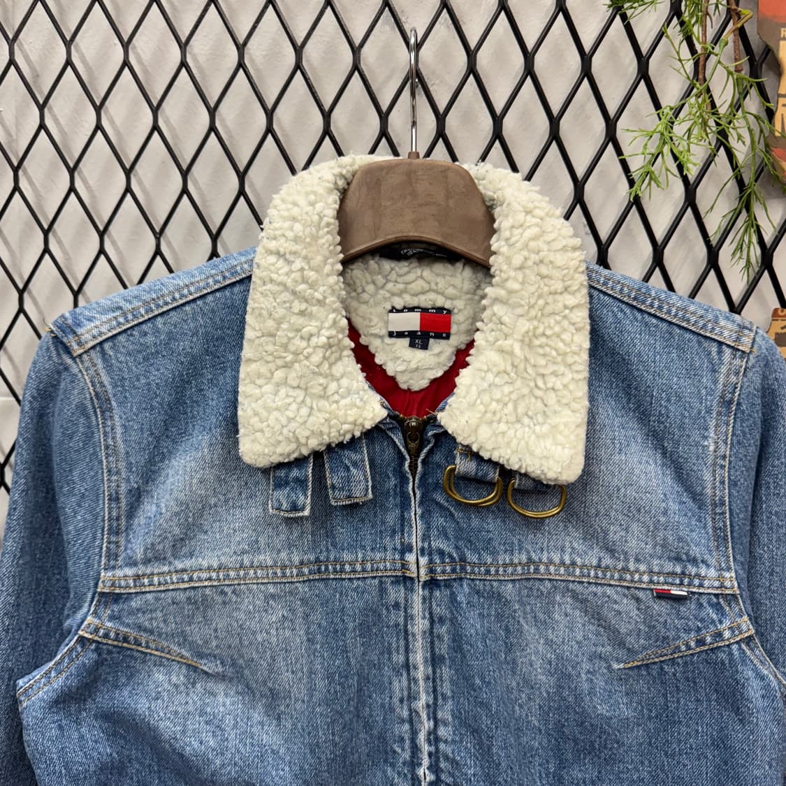 타미 진스 빈티지 데님 쉐르파 자켓 전면 투포켓 디테일 아이보리 배색 상품이미지3