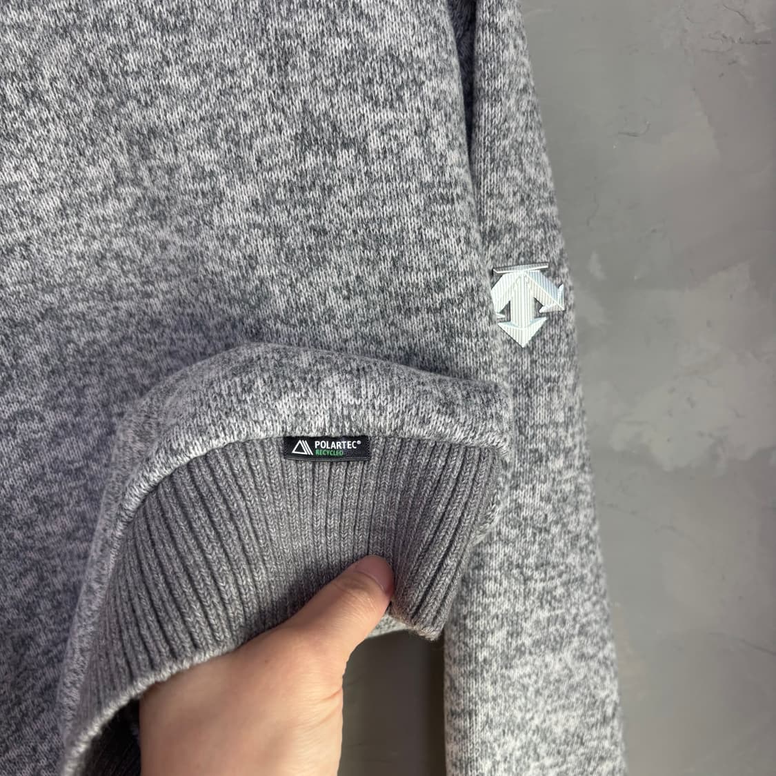 데상트 스위스 스키팀 니트 반집업 그레이 상품이미지4