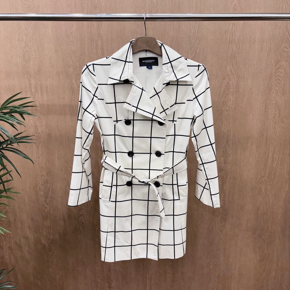 버버리 런던 트렌치 코트 더블브레스트 노치드 라펠 체크 디테일 화이트 상품이미지1