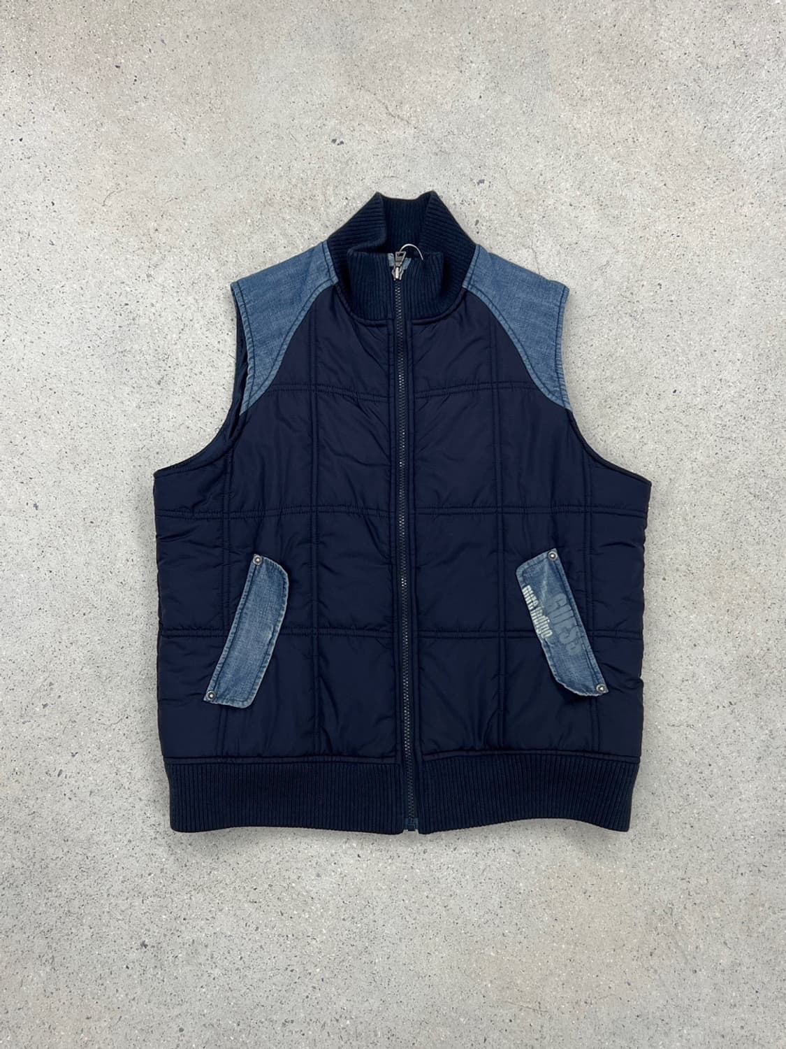 게스 90s 패브릭 믹스 패딩 베스트 상품이미지1