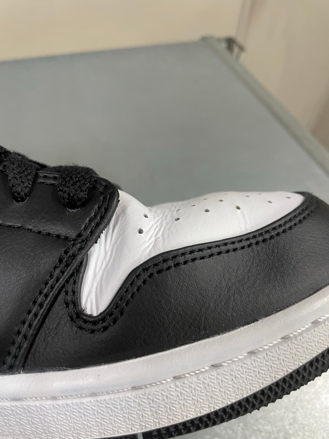 에어조던1 미드 폴른 300 상품이미지8