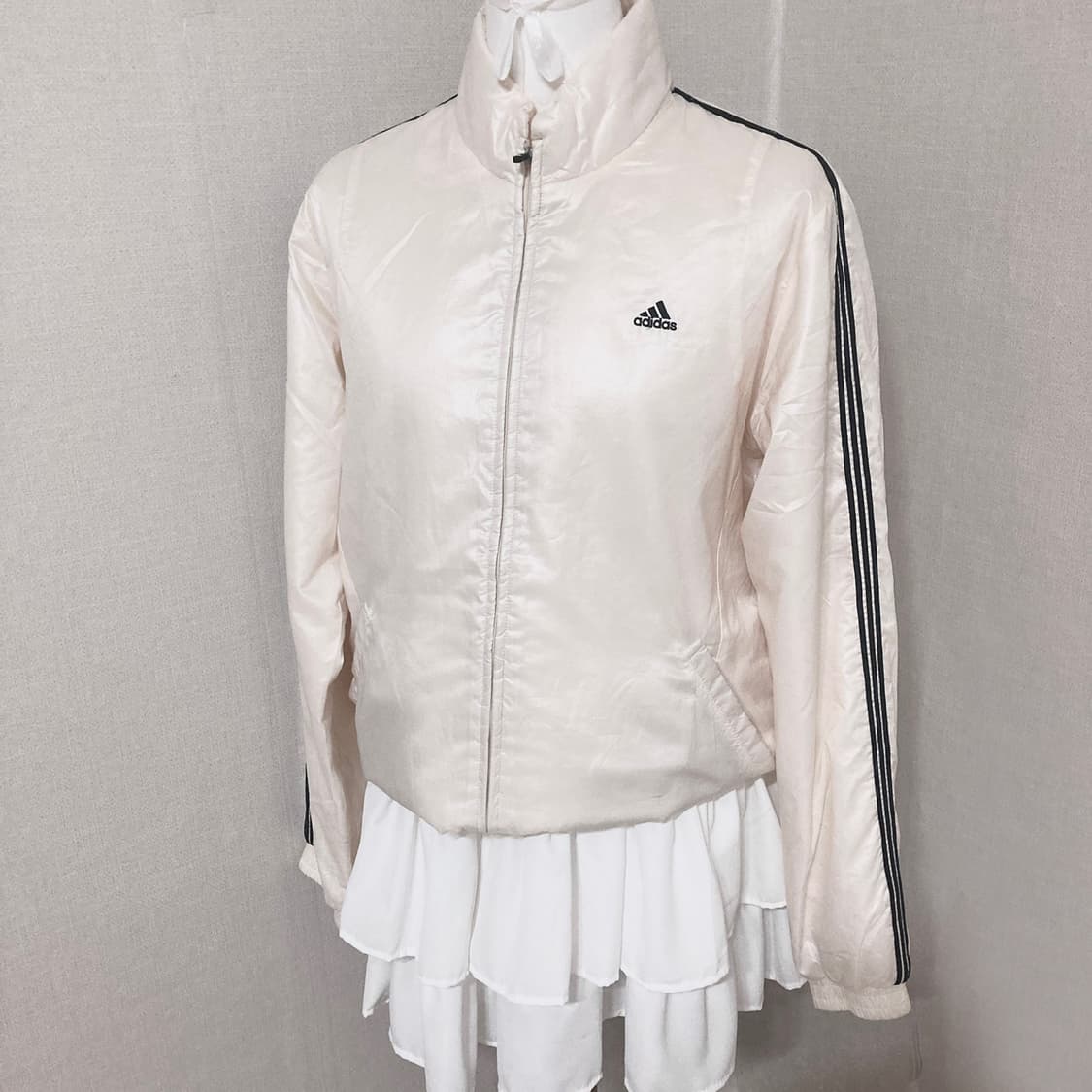 아디다스 베이지 경량 패딩 M 상품이미지1