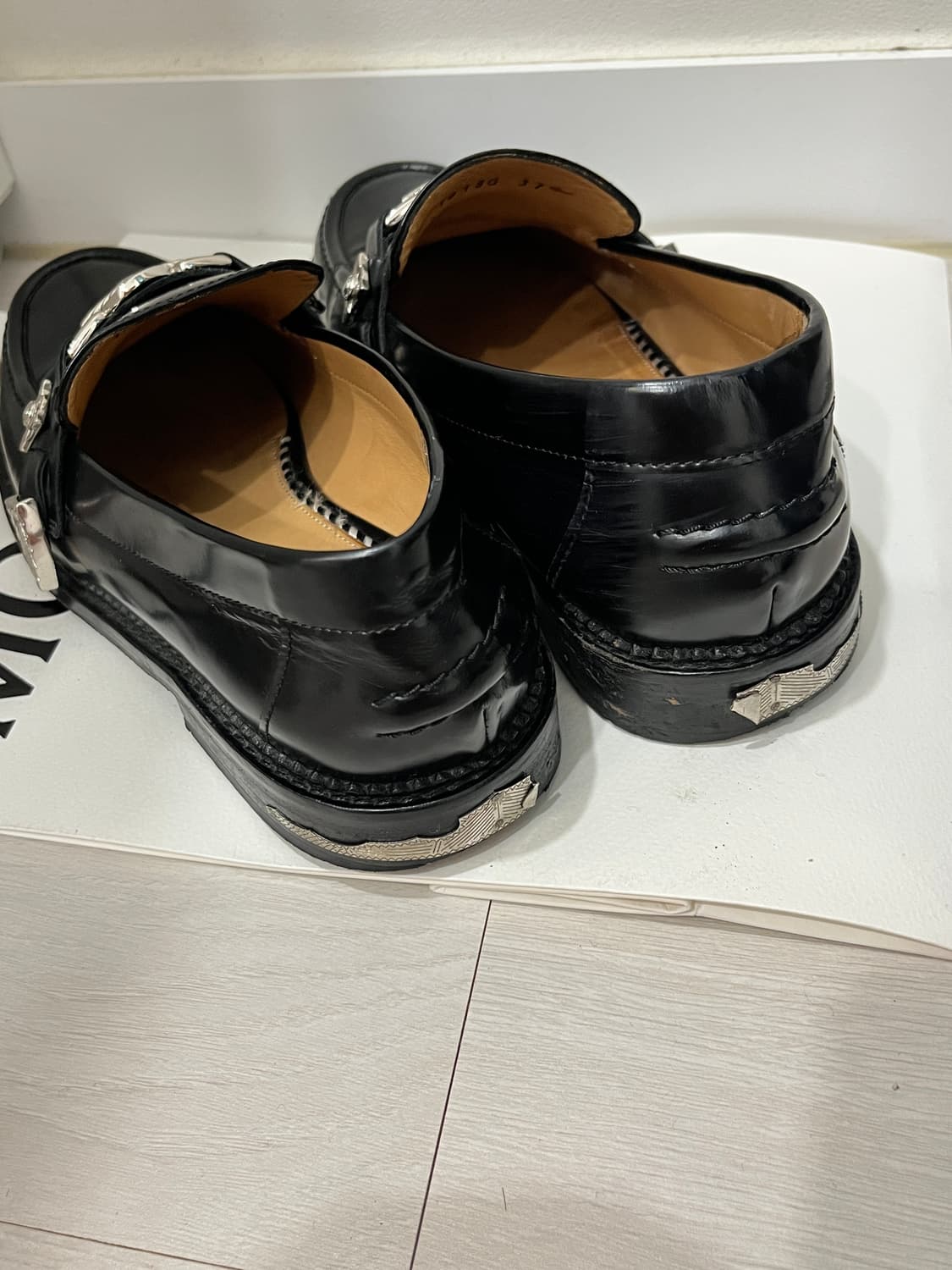 (240) 토가 풀라 메탈 버클 스트랩 레더 로퍼 (TOGA PULLA) 상품이미지4