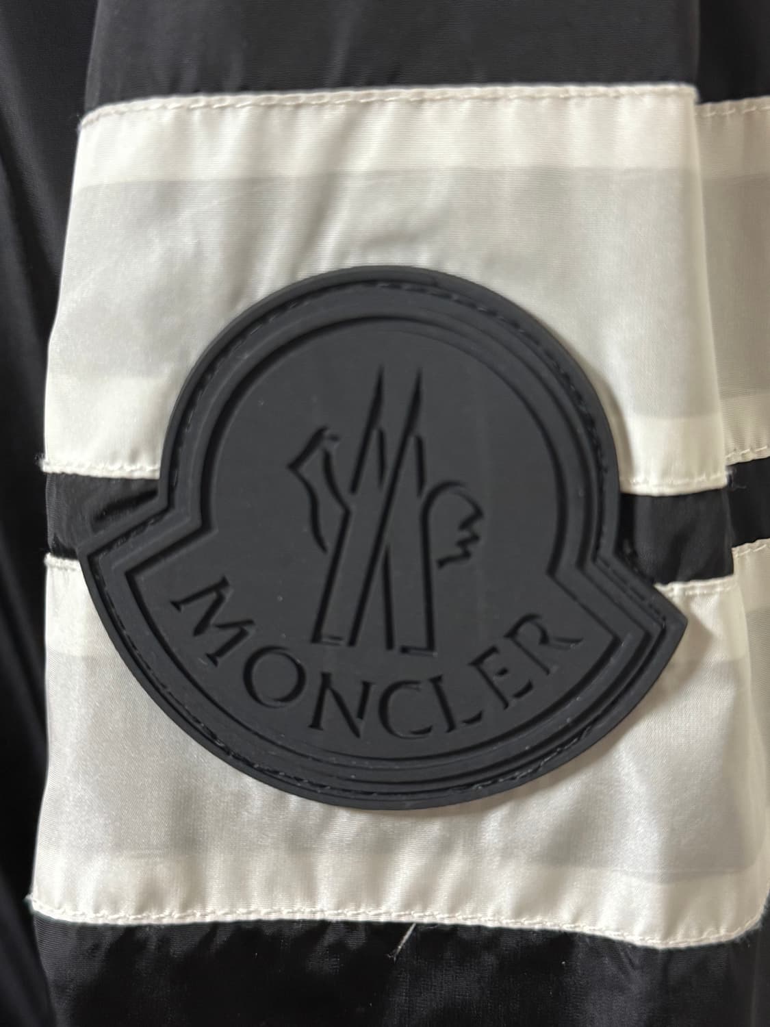 [3] 몽클레어 블랙와펜 집업 바람막이 상품이미지2