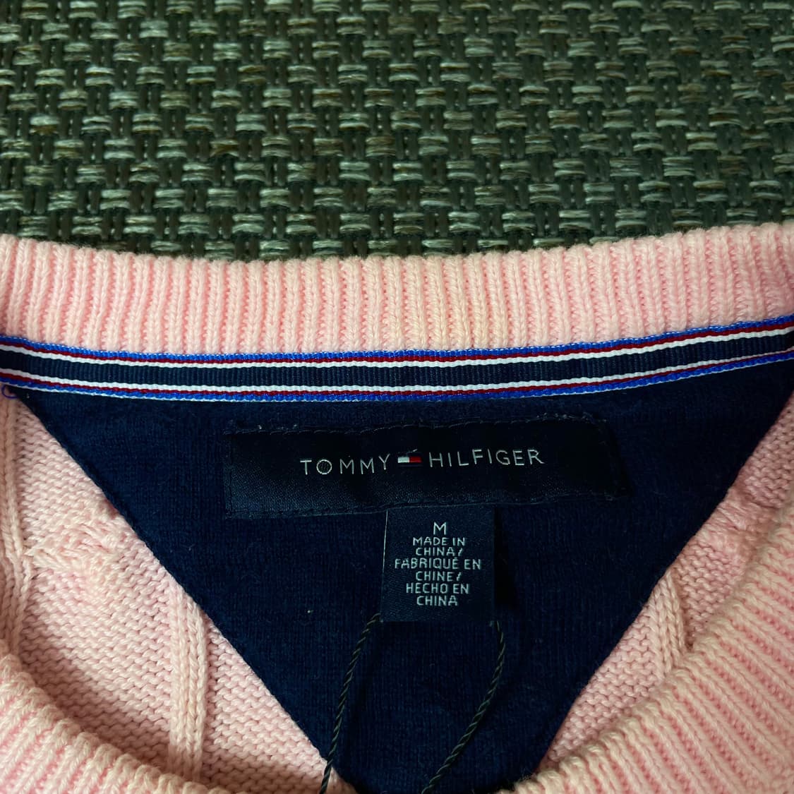 타미힐피거 자수로고 연핑크 꽈배기 긴팔 니트 M 상품이미지5