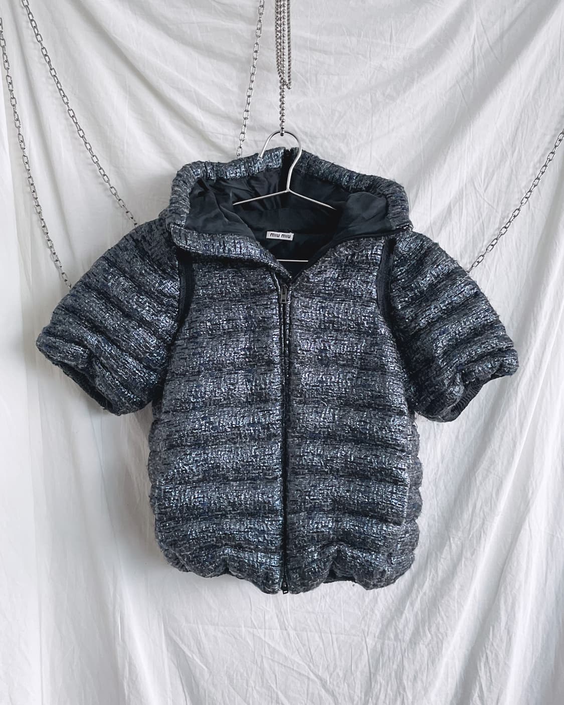 미우미우 하프슬리브 글리터 트위드 크롭 후드 패딩 상품이미지4