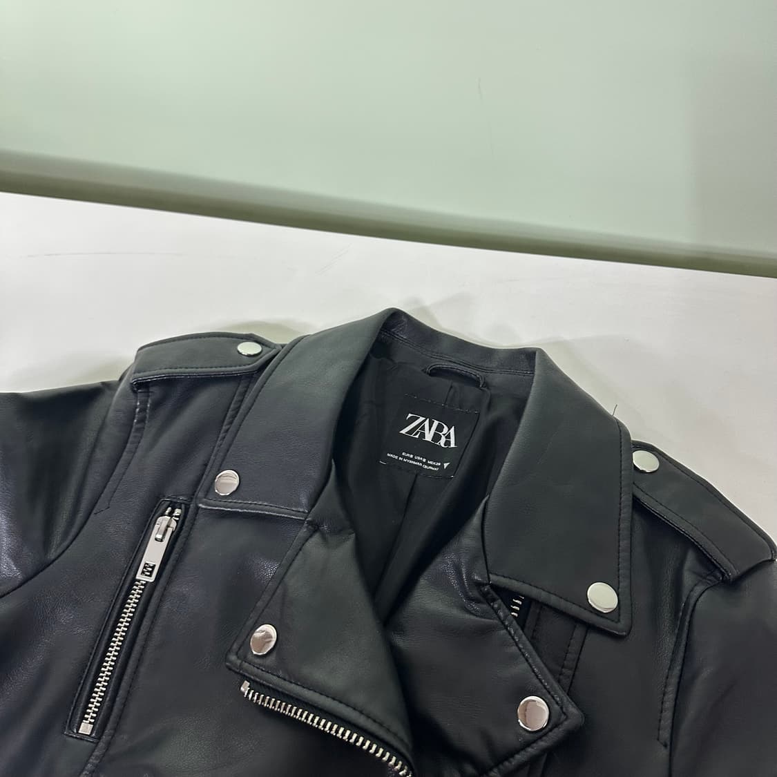 우먼S 자라 블랙 크롭 레더 라이더자켓 상품이미지3