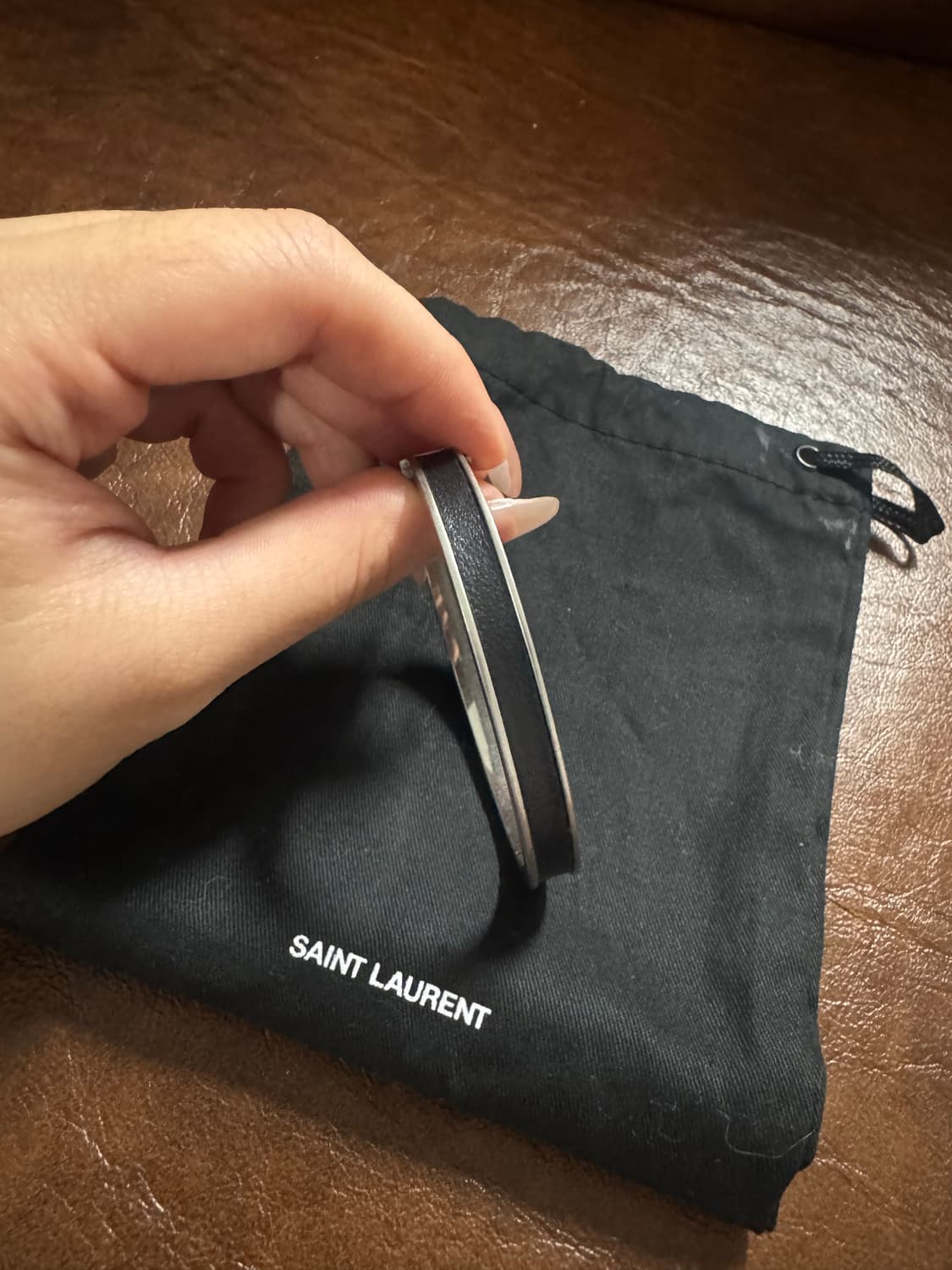 정가 105만 생로랑 카산드르 가죽 메탈 브레이슬릿 상품이미지10