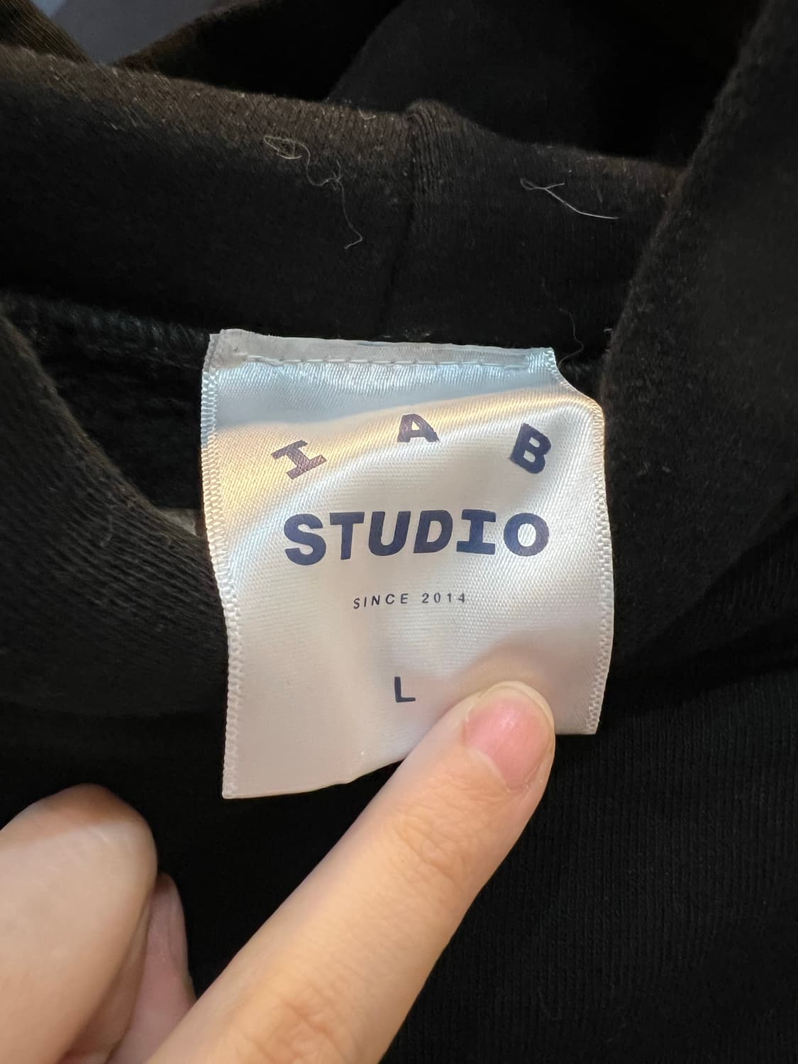 IAB STUDIO 아이앱 스튜디오 블랙 후드티 상품이미지4