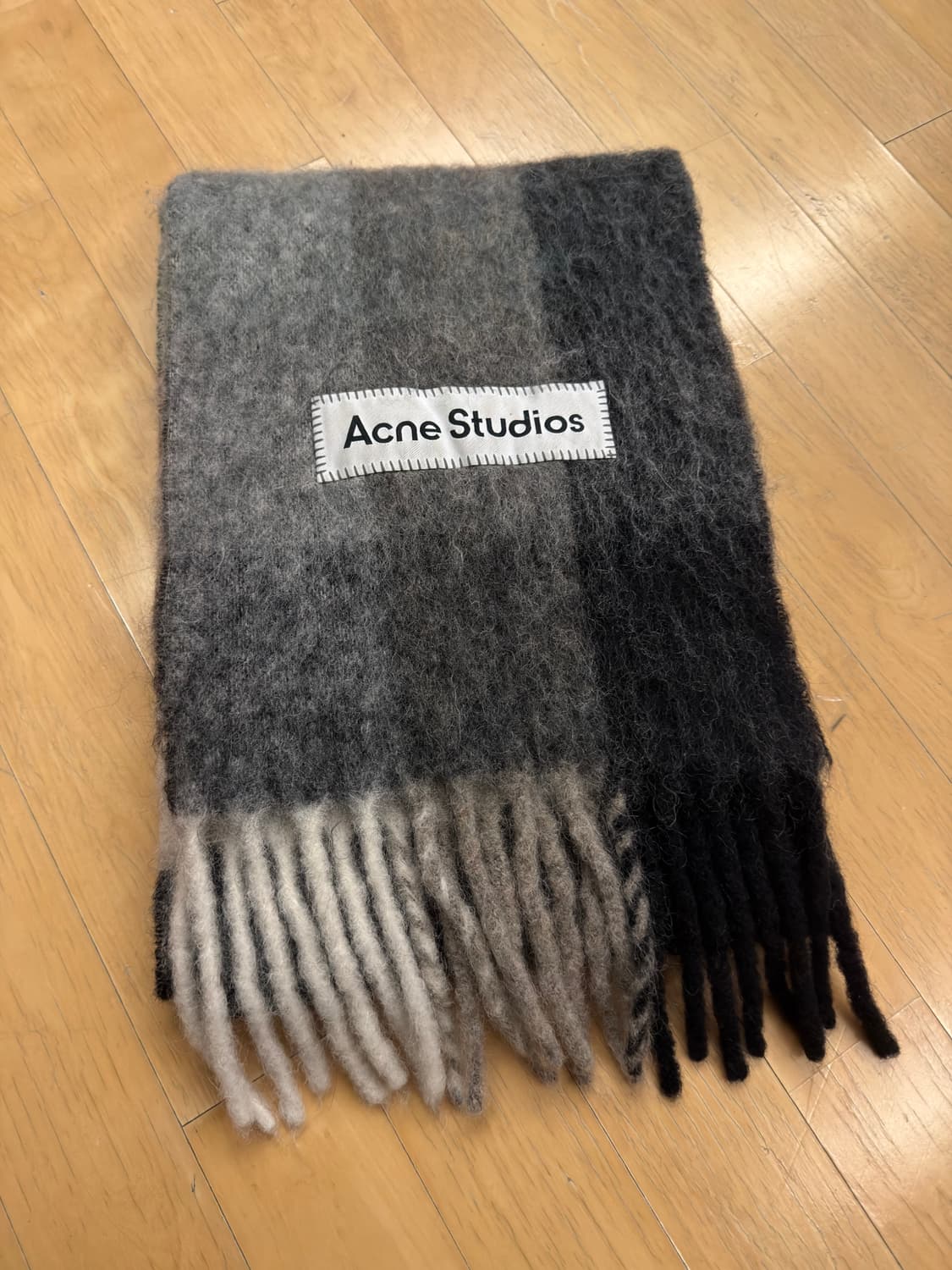 [아크네스튜디오] Vally 모헤어 체크 머플러 (그레이/블랙) 상품이미지1