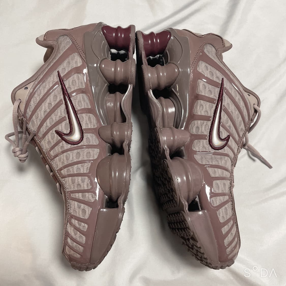 나이키 우먼스 샥스 TL 바로크 브라운 메탈릭 실버 IB7699-200 상품이미지7